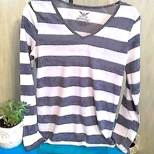 Gently  Worn Faded Glory Med Long Sleeves shirt! Very good condition!